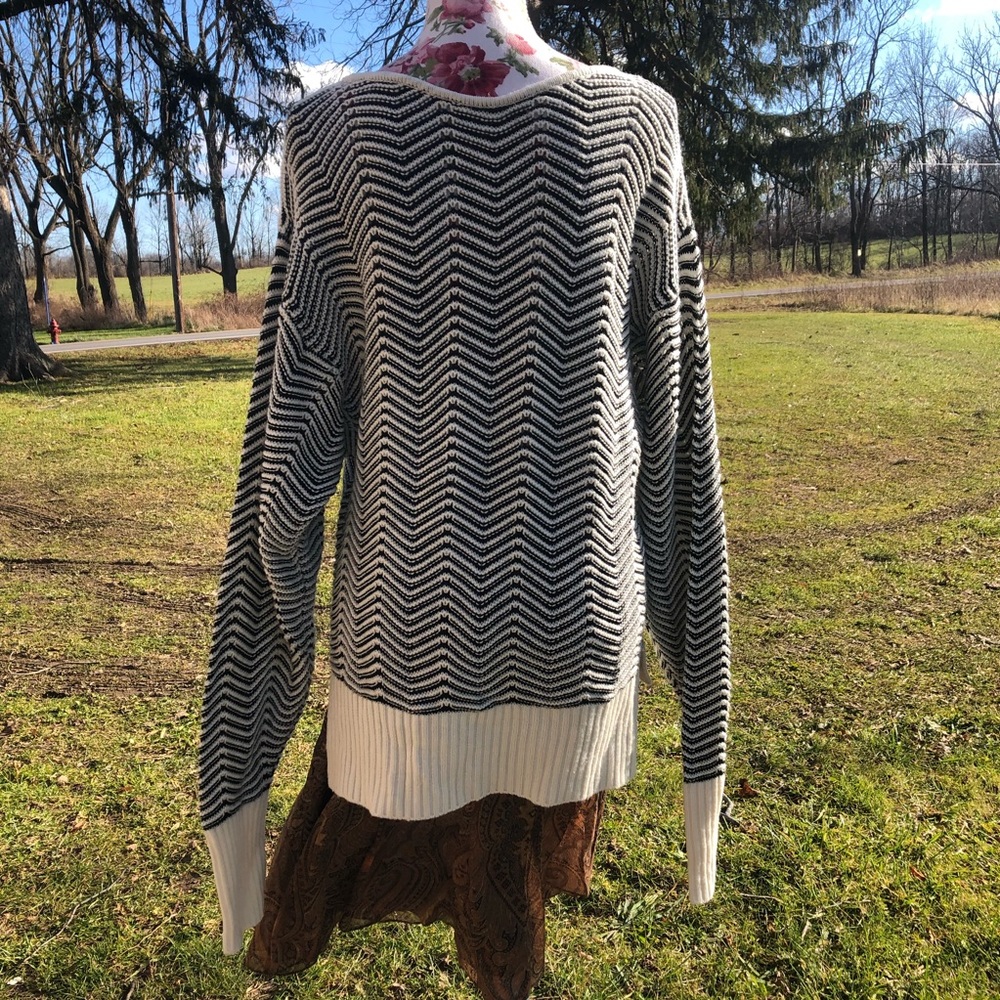 Sweater - Picture 6 of 6